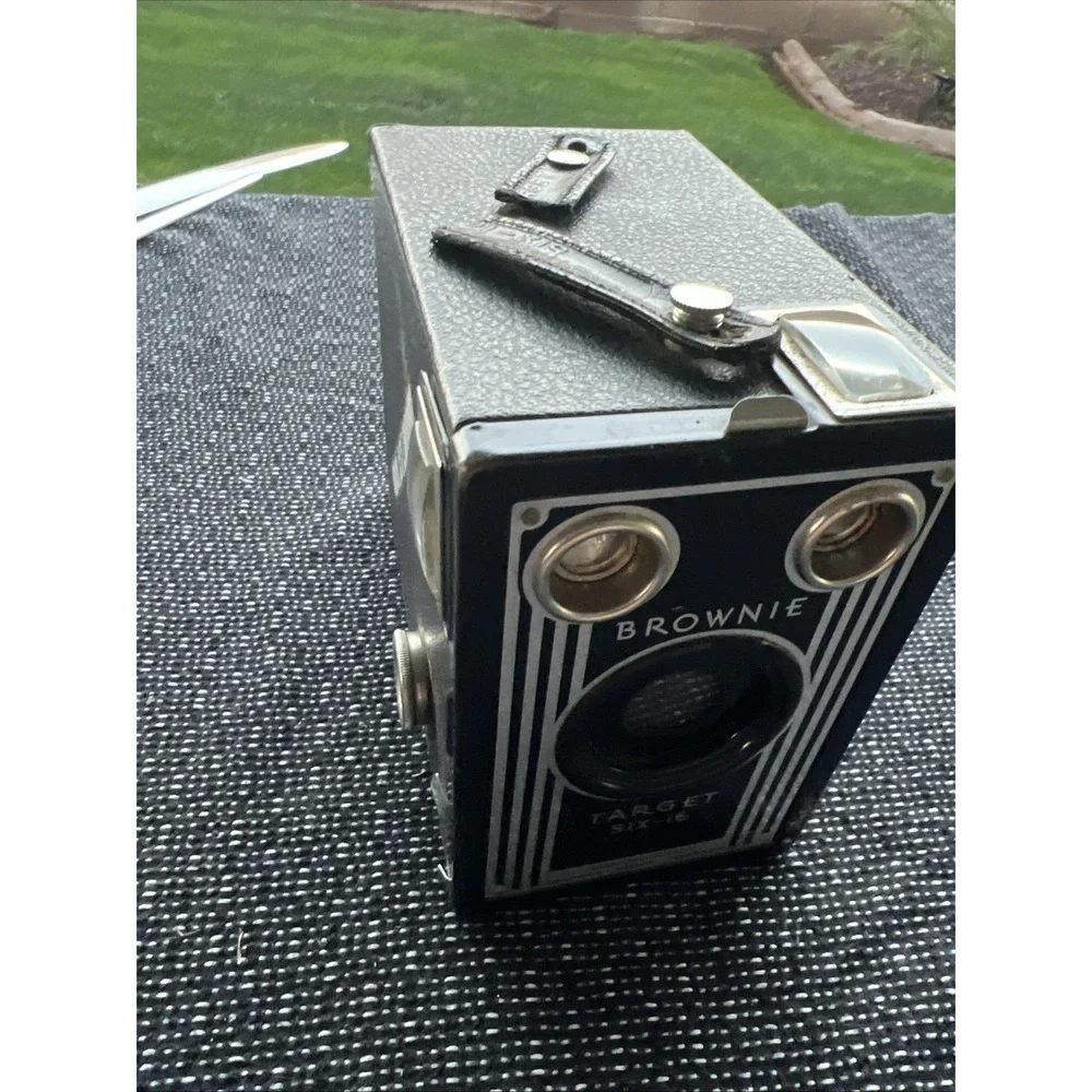 Antique Eastman Kodak Brownie Target Six-16 Art Deco Box Camera